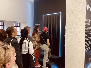 Instalaţia „Podul/The Bridge“ de Adrian Damian şi expoziţia Studenţilor UNATC, la Cvadrienala de Scenografie şi Spaţiu Performativ de la Praga