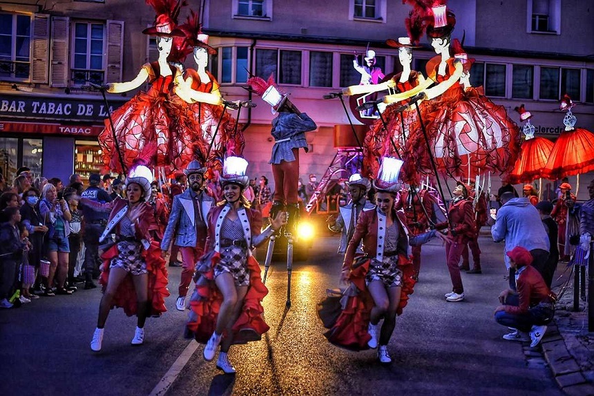 Festivalul B-FIT in the Street! - Acrobaţii aeriene, spectacole pe apă, personaje fantastice şi instalaţii vivante, între 30 iunie şi 2 iulie