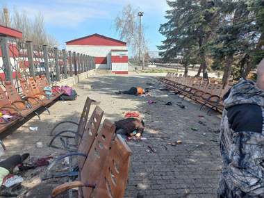 Explozie la Kramatorsk - Scriitorul Hector Abad şi alte două personalităţi columbiene au fost rănite uşor