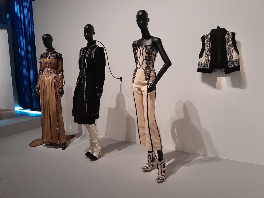 Piese din patrimoniul Muzeului Municipiului Bucureşti, într-o  expoziţia la Marsilia alături de creaţii Chanel, Dior, Galliano, Gautier, Hermès, Lacroix, Valentino