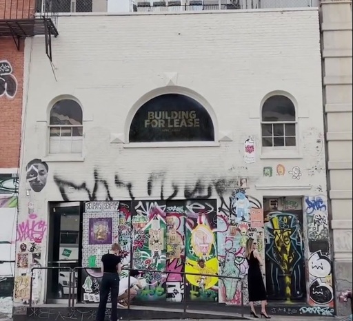 Angelina Jolie a închiriat proprietatea în care au trăit şi au lucrat artiştii Andy Warhol şi Jean-Michel Basquiat