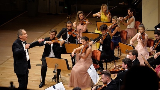 Orchestra Română de Tineret, dirijată de Cristian Mandeal, va concerta la Bucureşti, Kassel şi Berlin