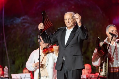Mai mult de 6.000 de oameni prezenţi la Festivalul Internaţional de Nai „Gheorghe Zamfir”