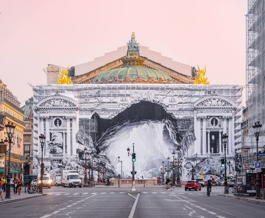 Artistul JR a transformat faţada Palais Garnier într-o peşteră - VIDEO