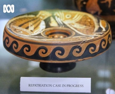 Poliţia italiană a găsit comori antice furate de la o universitate australiană