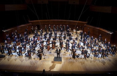Dirijorul Cristian Măcelaru va prezenta două concerte-eveniment la Festivalul "Enescu" alături de Orchestra Naţională a Franţei