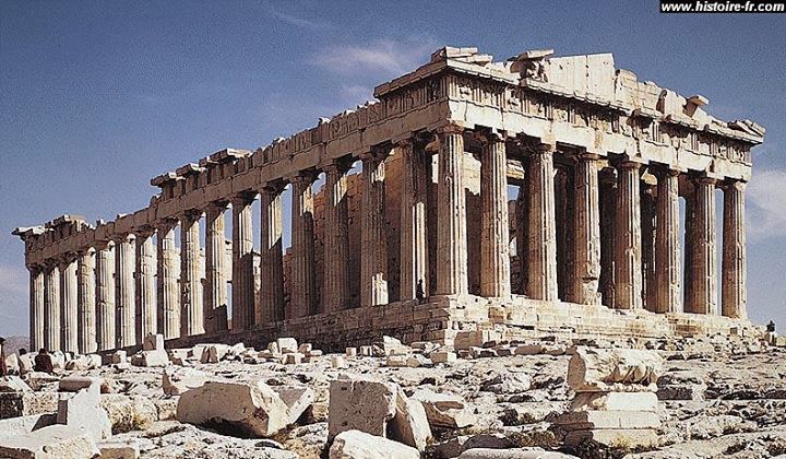 Turistă din România reţinută pentru că a furat marmură de la Acropole