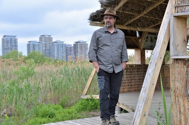 INTERVIU - Florin Stoican, geolog şi conservaţionist, despre soluţii de conservare a biodiversităţii: "Bucureştiul s-a dezvoltat haotic, s-a distrus mult spaţiu verde, s-a construit în parcuri şi păduri". Ce spune despre animalele sălbatice din oraşe