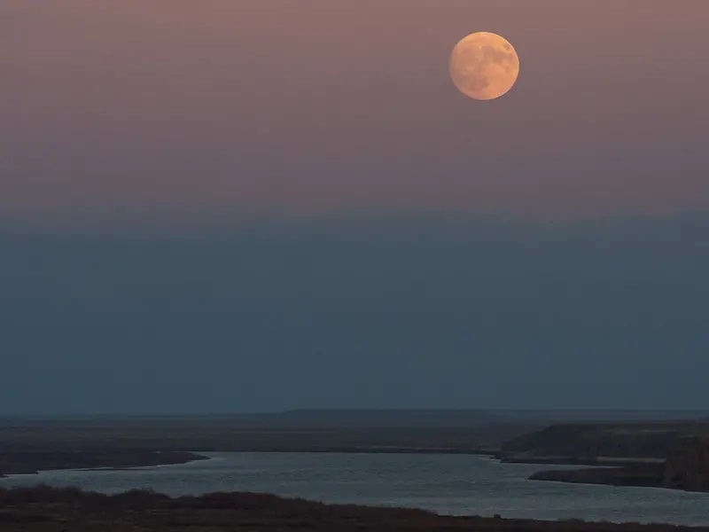 Luna ar putea fi cu "40 de milioane de ani mai bătrână" decât se credea până acum, spun cercetătorii