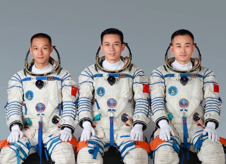 China a trimis în spaţiu misiunea Shenzhou-17 cu cel mai tânăr echipaj de astronauţi