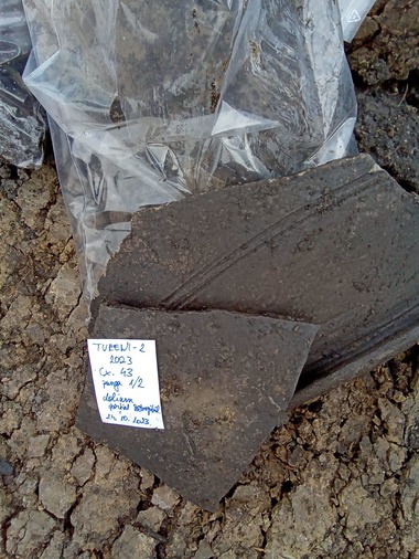 Două situri arheologice, unul dintre ele datând din secolul al II-lea înainte de Hristos, descoperite pe şantierul Drumului Expres A3 – Tureni, anunţă Primăria localităţii
