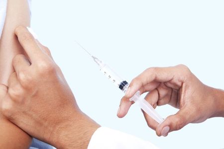 Persoanele vaccinate anti-Covid şi antigripal sunt mai bine protejate, sugerează un studiu