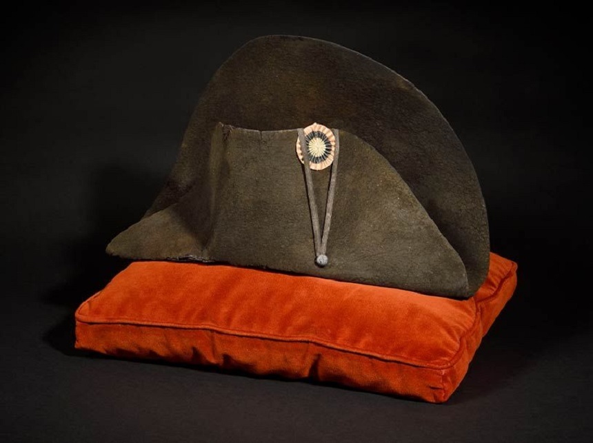 O pălărie a lui Napoleon, vândută la licitaţie cu o sumă record