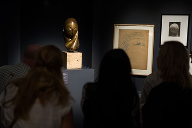 Intrarea la expoziţia ”Brâncuşi: surse româneşti şi perspective universale” de la Timişoara este gratuită miercuri / Vizitatorii trebuie să ia biletul de intrare gratuit de la caseria Muzeului Naţional de Artă