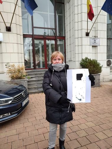 Emilia Şercan: Protestez împotriva injustei şi revoltătoarei decizii de clasare a dosarului de kompromat / Procurorul a constatat că 3 infracţiuni dintre cele reclamate de mine nu există, iar că alte 4 nu sunt prevăzute de legea penală