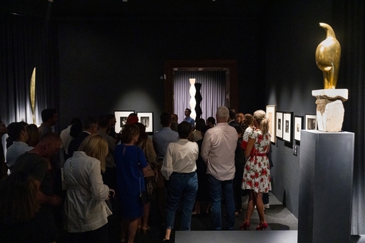 Expoziţia „Constantin Brâncuşi - Surse româneşti şi perspective universale”, prezentată în Financial Times: „Este o întoarcere simbolică acasă”