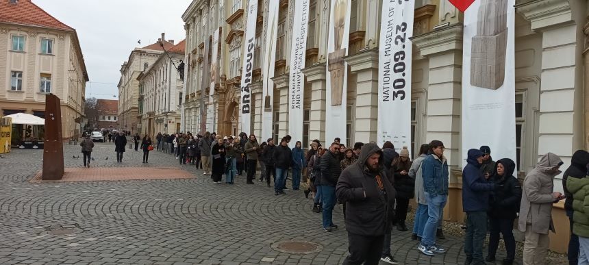 Expoziţia „Brâncuşi: surse româneşti şi perspective universale” a ajuns la final/ Peste 130.000 de vizitatori, 26.000 fiind elevi/ Organizarea a costat peste 1,2 milioane de euro şi a adus venituri de peste 1,3 milioane de euro - FOTO
