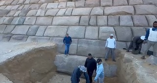 Un videoclip în care este prezentată renovarea unei piramide egiptene a stârnit furie - VIDEO