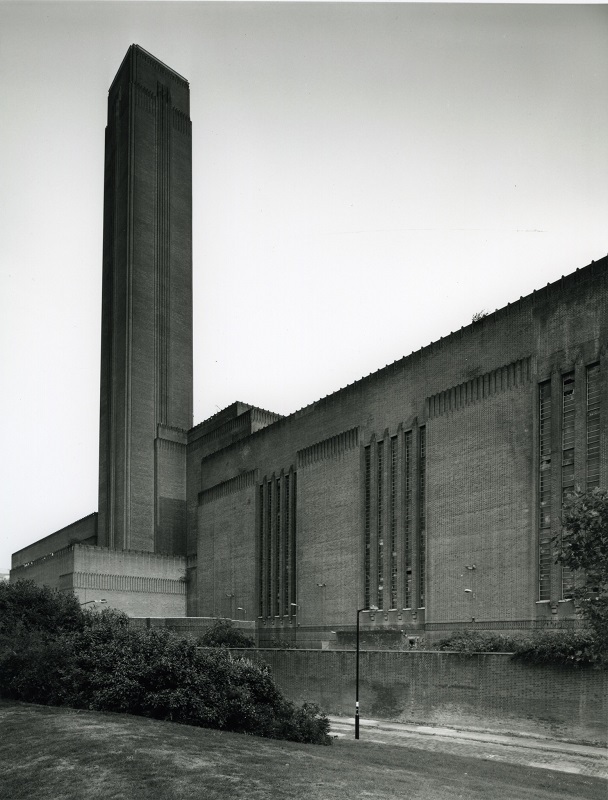 Un bărbat a căzut în gol de pe acoperişul Tate Modern din Londra