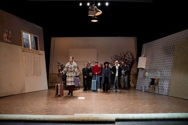 Actriţă de la Teatrul German din Timişoara, rănită pe scenă, după ce un decor s-a prăbuşit peste ea în timpul unui spectacol
