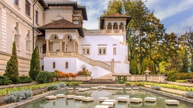 Expoziţia "Re:Imagine Braşov", care prezintă lucrările a 20 de artişti contemporani, de joi la Muzeul Naţional Cotroceni