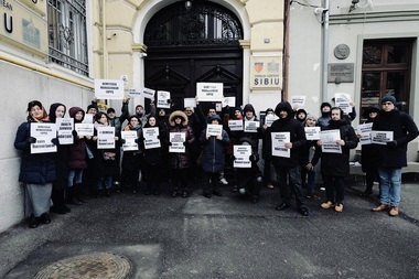 Grevă de avertisment la Filarmonică. Angajaţi: "Lucrătorii Filarmonicii de Stat Sibiu sunt exploataţi cu bună ştiinţă de către conducerea instituţiei"