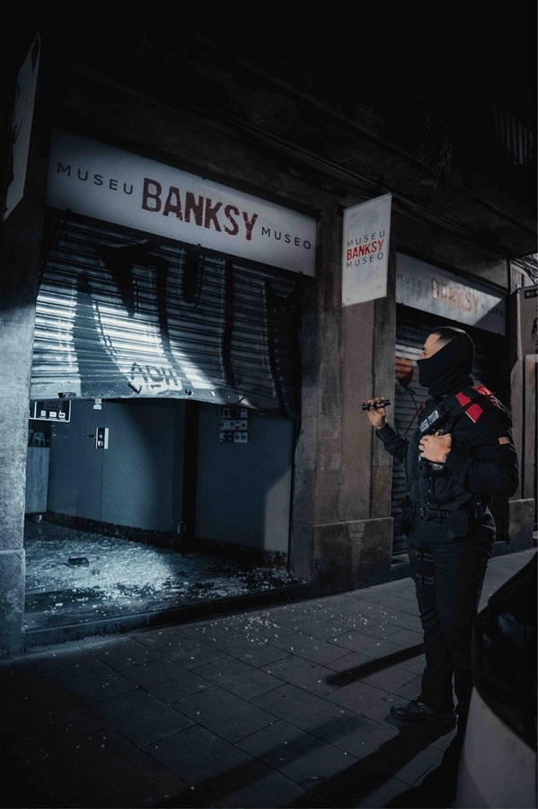 Poliţia spaniolă a anihilat o reţea de falsificatori de lucrări semnate Banksy/ VIDEO
