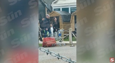 Noi imagini cu prinţesa Kate, surâzătoare, alături de prinţul William - VIDEO