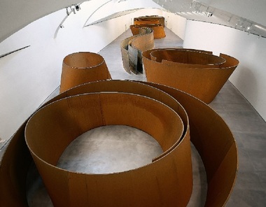 Artistul american Richard Serra, o figură majoră a artei contemporane cunoscut pentru lucrări monumentale din oţel ruginit, a murit