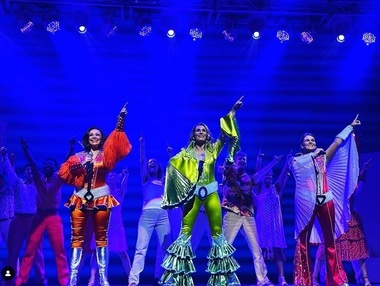 Actriţa Sara Poyzer, vedetă în producţia de scenă "Mamma Mia!", înlocuită de BBC cu o voce generată de AI