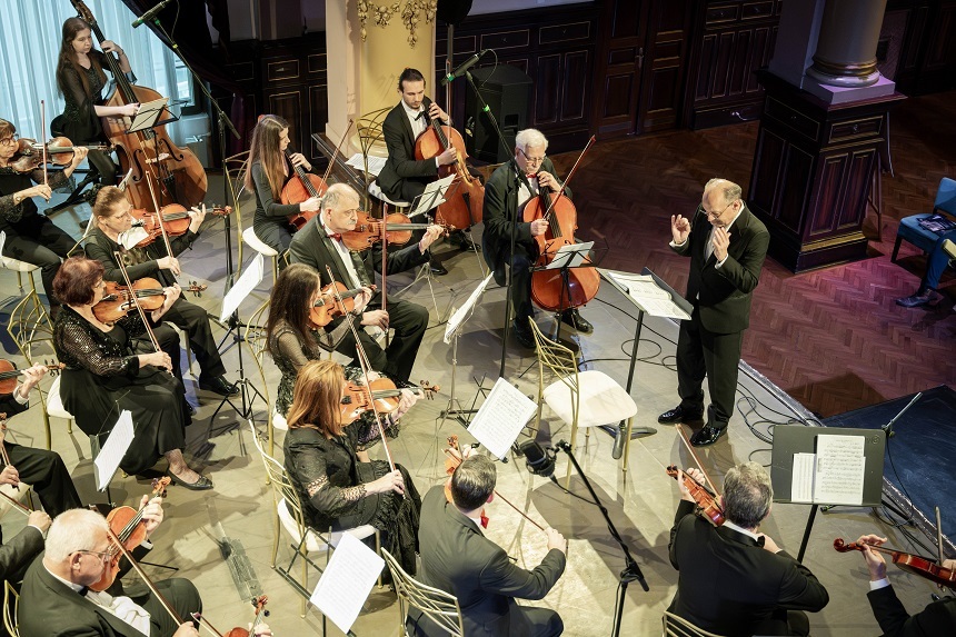 Ziua Mondială a Sănătăţii - Orchestra Medicilor „Dr. Ermil Nichifor” a susţinut un concert cu lucrări de Bach şi Ceaikovski, la Palatul Bragadiru