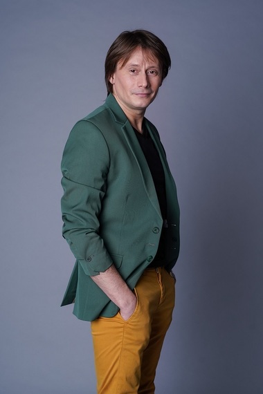 Marius Manole prezintă o emisiune la postul ACASĂ