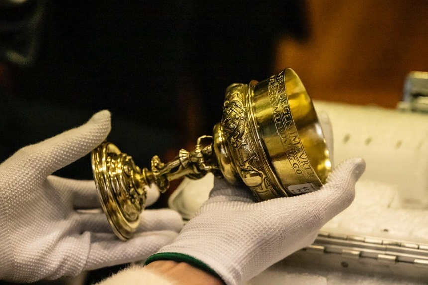 Pocal de argint aurit aparţinând breslei minerilor din Transilvania şi Ţara Bârsei a fost achiziţionat de Muzeul Naţional de Istorie a României