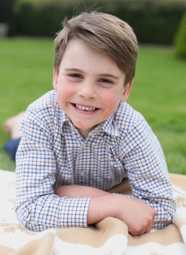 Kate Middleton a publicat o fotografie inedită cu fiul ei Louis, la împlinirea vârstei de 6 ani