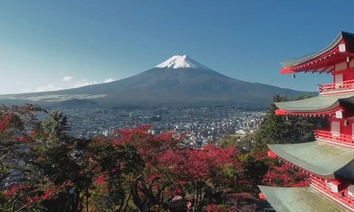 Un oraş din Japonia începe să blocheze priveliştea Muntelui Fuji pentru turişti - VIDEO