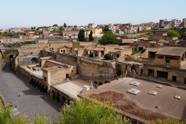 O plajă îngropată de erupţia Muntelui Vezuviu se redeschide pentru public după restaurare