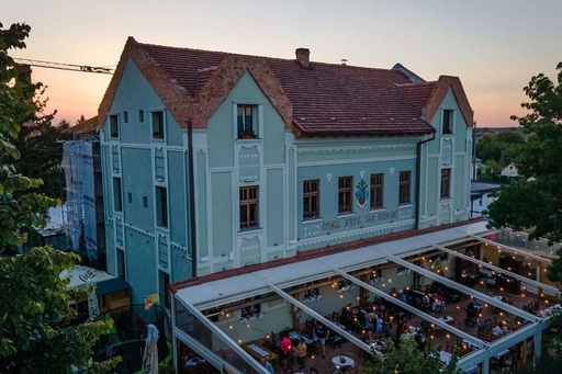 Conacul Sava Brancovici, restaurat în spiritul Ţării Zarandului, se vinde cu 2,5 milioane de euro - FOTO