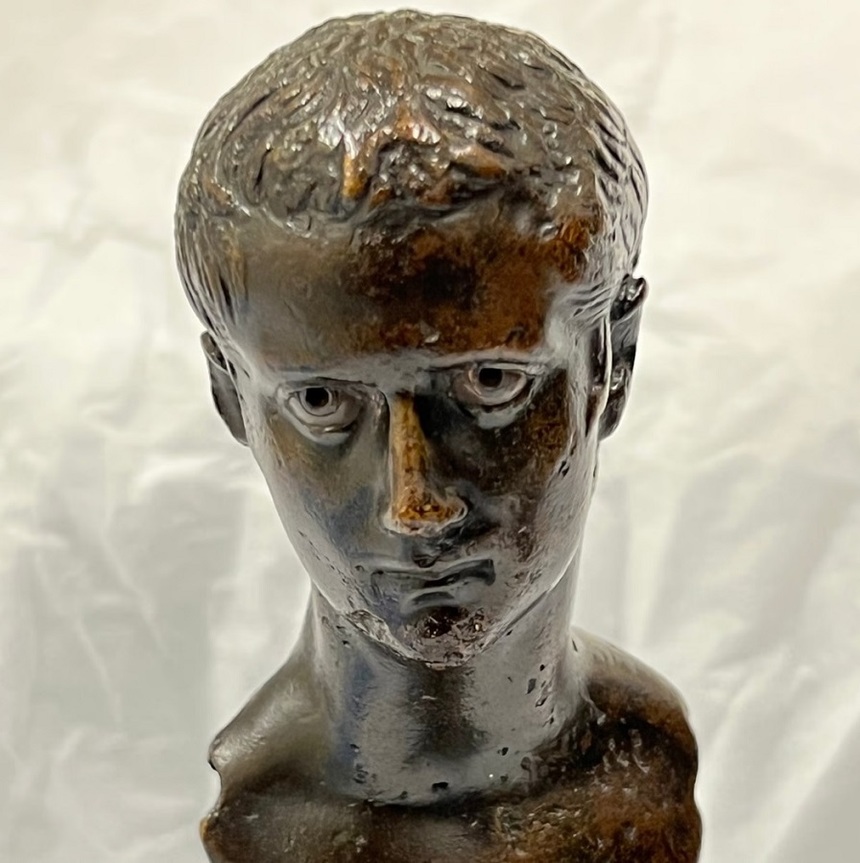 Bustul din bronz al împăratului roman Caligula, găsit după 200 de ani
