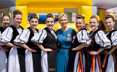 Ministerul Culturii discută cu reprezentanţii grupului Louis Vuitton organizarea unor evenimente şi expoziţii în care ia şi artizanii din România să fie puşi în valoare la nivel mondial