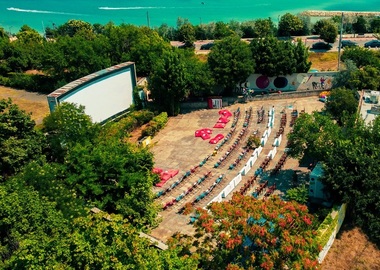 Eforie Colorat -  Mai mult de 200 de evenimente, găzduite între 1 iulie şi 1 septembrie de Grădina Cinemascop