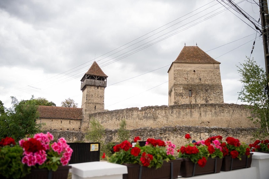 Biserica Evanghelică din Câlnic, aflată în Lista Patrimoniului Mondial UNESCO, a fost restaurată şi sfinţită/ FOTO