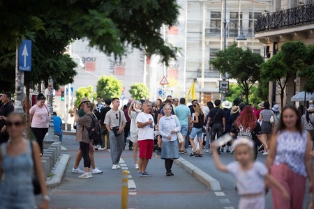 „Străzi deschise - Promenadă urbană”: Activităţi creative pentru copii şi plimbări pe Calea Victoriei în weekend