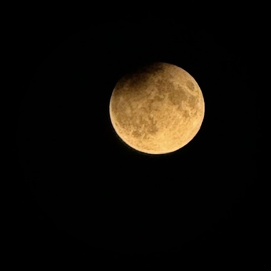 Cum s-a văzut „Super Luna” şi eclipsa parţială de lună de noaptea trecută - FOTO/ VIDEO