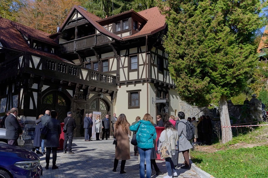 Vila Şipot reintră oficial în circuitul cultural şi turistic al României, odată cu deschiderea Galeriei Arhitecţilor Peleşului/ FOTO