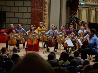 De la „Bohemian Rhapsody” la „Game of Thrones”: Spectacol cu 20 de violoncele pe scena Ateneului Român