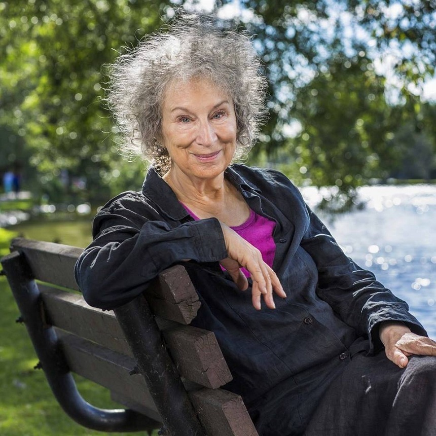 Margaret Atwood: „Dacă aş avea 30 de ani, mi-ar fi frică de inteligenţa artificială”