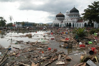 Seria documentară „Tsunami: Cursă contracronometru” marchează la National Geographic 20 de ani de la cel mai devastator tsunami