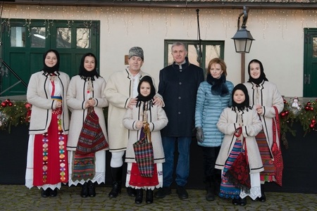 Familia Regală se va afla la Săvârşin de Crăciun şi de Anul Nou. Târgul din Satul Regal va fi deschis joi