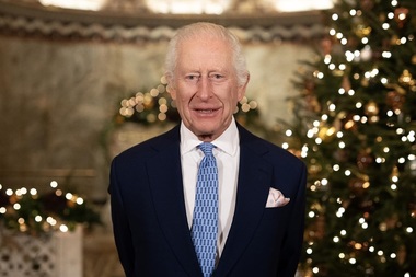 Regele Charles al III-lea a susţinut discursul de Crăciun într-o fostă capelă de spital. Suveranul a lăudat răspunsul la revoltele „fără lege” din Marea Britanie şi a mulţumit „personal” medicilor - VIDEO