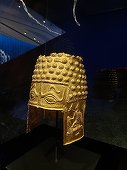 UPDATE - Piese dacice furate de la Muzeul Drents, din Olanda - Coiful de Aur de la Coţofeneşti şi trei brăţări de aur, dispărute/ Presă: Maşină arsă, în zona muzeului/ Ce spun MAE, Ministerul Culturii, MNIR / A fost deschis dosar penal - FOTO